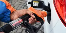 Carburanti, il governo valuta lo stop dello sconto sulle accise in scadenza il 6 giugno