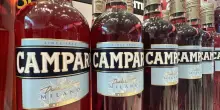 Alcolici, boom dei ready to drink negli Usa e in Ue: il nuovo trend che pu&ograve; sostenere Campari