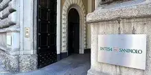 Intesa Sanpaolo, utile record a 9,3 miliardi nel 2025. Agli azionisti dividendi per 6,5 miliardi. Il buyback da 2,3 miliardi parte a luglio