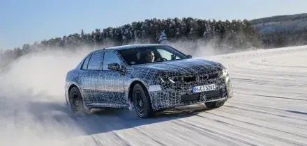 A -30&deg;, senza testimoni: cos&igrave; Bmw mette alla prova la sua elettrica pi&ugrave; attesa