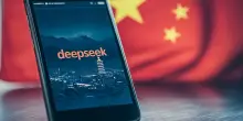 AI, la cinese DeepSeek lancia due nuovi modelli in grado di competere con ChatGpt 5 di OpenAI e con Gemini-3 Pro di Google
