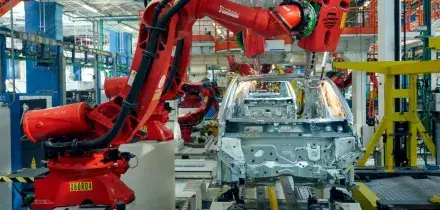 Auto, l&rsquo;Italia torna a spingere nell&rsquo;Ue per salvare il motore termico: no a un futuro solo elettrico