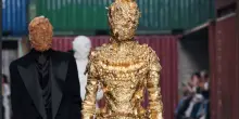 Maison Margiela porta le sue bambole couture a Shanghai per il suo primo show in Cina