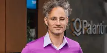 Palantir, utile più che triplicato grazie alla Difesa Usa. Il gruppo dell’AI batte le stime e alza la guidance