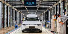 Auto, Bankitalia: perch&eacute; Stellantis, Volkswagen e gli europei stanno perdendo la sfida con la Cina