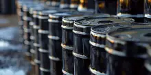 Cosa succede se l&rsquo;Iran raggiunge i limiti di stoccaggio del petrolio? La strategia di Trump e la risposta dell&rsquo;Opec+