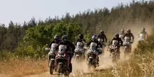 Quattro giorni di avventura: Honda porta i motociclisti tra Pirenei e Alpi con la Transalp