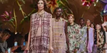 Chanel accelera, vendite a +16% nel semestre. Matthieu Blazy convince il mercato e stacca Lvmh