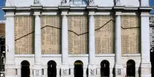 Energia, Eni ed Enel sul podio di piazza Affari. Ma il settore fa meno utili