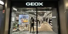 Geox tiene il passo nel primo semestre 2025. Ricavi a 305 milioni e margini in recupero