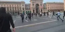 Guerriglia a Milano, scontri tra manifestanti e polizia