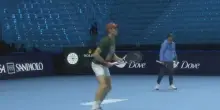 Sinner, allenamento prima della sfida alle Atp Finals con Zverev. VIDEO