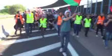 Sciopero pro Gaza, corteo sulla Tangenziale a Bologna