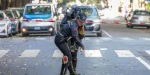 Milano, auto pirata investe due sorelle sulle strisce: una &egrave; morta