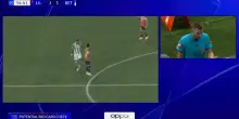 Follia di Ethan Mbapp&eacute;: gomitata e rosso dopo il Var