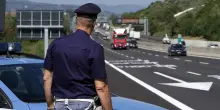 Uomo e una donna morti sotto cavalcavia A1, ipotesi omicidio-suicidio