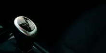 Frizione auto: come funziona, i segnali di usura e quando cambiarla
