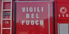 Roma, esplosione nell'androne di un palazzo: ipotesi bomba carta