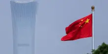 Pechino, aereo si schianta contro il grattacielo pi&ugrave; alto