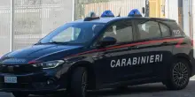 Tenta di investire tre persone perch&eacute; amiche della ex: arrestato