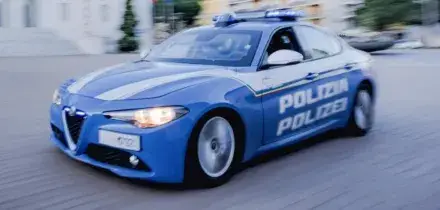Roma, accoltella l'ex davanti al figlio poi scappa con lui: fermato