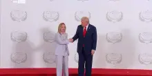 Meloni rivede Trump dopo le critiche del presidente americano, Italia pronta a fare sua parte per Hormuz