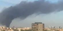 Milano, grosso incendio nel quartiere Bovisa