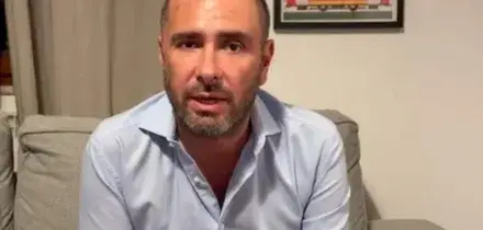 Di Battista, diffuso video: 'Sto sempre meglio. Torno prestissimo'