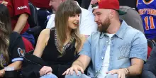 Taylor Swift e Travis Kelce a bordocampo in gara-3