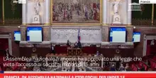 Francia, ok assemblea nazionale a stop social per under 15
