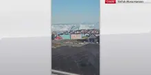 Groenlandia, iceberg si capovolge e alza onde giganti