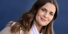 Drew Barrymore non indosser&agrave; pi&ugrave; reggiseni: 'Sono troppo vecchia'