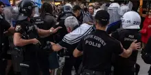Turchia, a Smirne lacrimogeni contro manifestanti pro LGBTQ