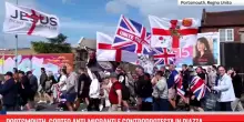 Portsmouth, corteo anti-migranti e controprotesta in piazza