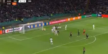 Zachariassen fa la magia: colpo di tacco in mezzo a due!