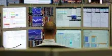 Borsa, Piazza Affari spinta da risiko bancario supera i 51.000 punti