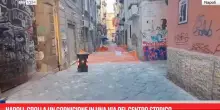 Napoli, crolla un cornicione nella via della movida