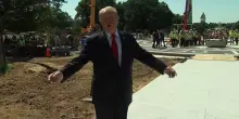 Caso ballroom alla Casa Bianca, Trump durante un tour dei cantieri con i giornalisti: 'Spero la Corte Suprema ci dia ragione'