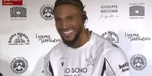 Udinese, Okoye fra i testimonial della terza maglia alla Milano Fashion Week