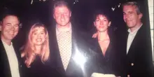 Epstein, nuove foto rilasciate dai dem Usa: da Trump a Gates e Clinton