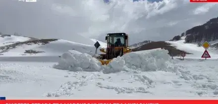 Riaperta strada tra Marche e Umbria tra muri di neve