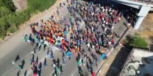 Ex Ilva, sciopero e corteo a Taranto dopo lo stop all'area a caldo. Urso: 'Bomba sociale da disinnescare'