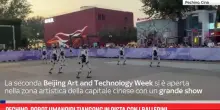 Pechino, robot umanoidi Tiangong in pista con i ballerini