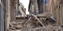 L&rsquo;Aquila, 17 anni fa il terremoto. Meloni: &ldquo;Continuare a esserci&rdquo;