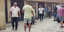 Bologna, uomo ammanettato muore durante intervento polizia