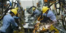 Produzione industriale, balzo a sorpresa a novembre: +1,4%