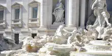 Roma, la Fontana di Trevi sar&agrave; a pagamento da gennaio: costo 2 euro