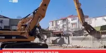 Napoli, demolita villa abusiva di un clan