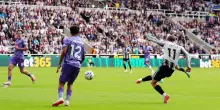 Barnes segna un gol favoloso in Newcastle-Bournemouth