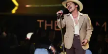 Bruno Mars compie 40 anni, ecco le sue canzoni più famose